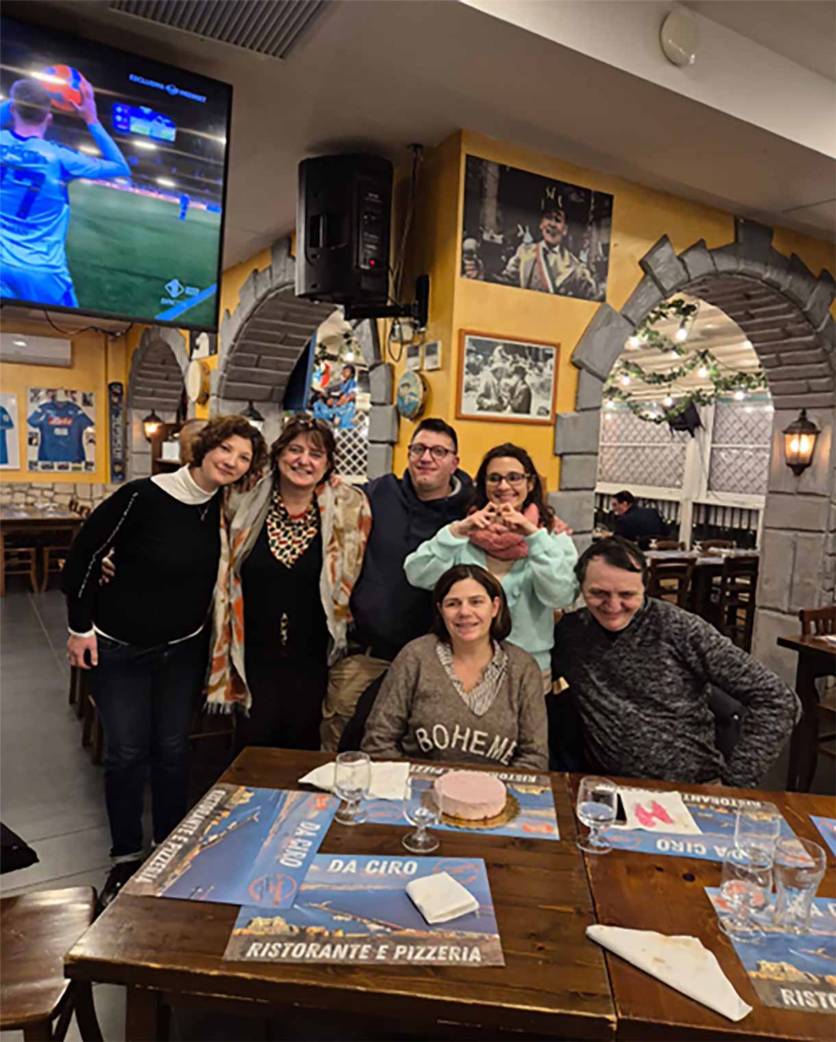 Una serata in pizzeria tra amici di Fede e Luce